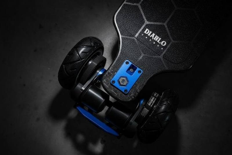 Diablo Carbon Blue Edition vue d'ensemble